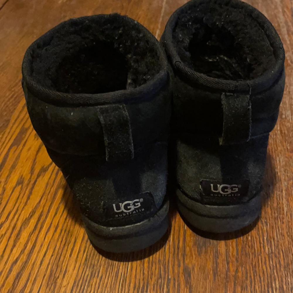 Black Ugg’s size 8